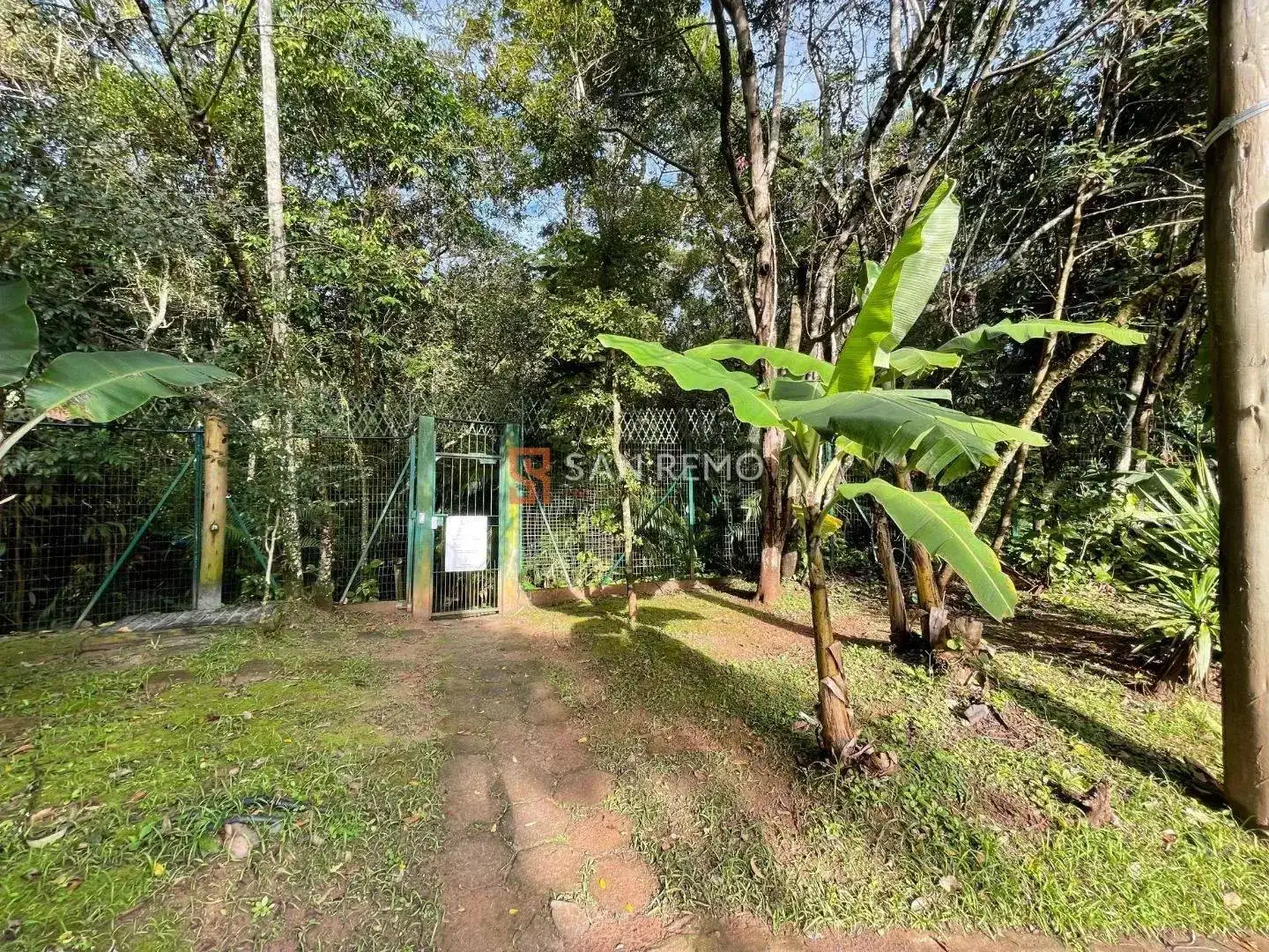 House with 4 bedrooms and 1 en-suite, 600 m² — photo 35