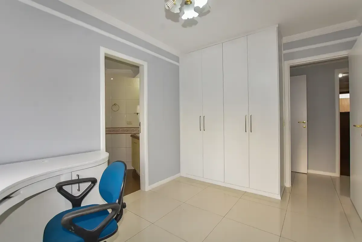 2-bedroom apartment with a home office — photo 23