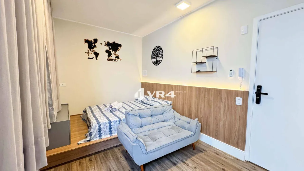 Furnished 33 m² studio with 1 bedroom and a balcony — photo 3