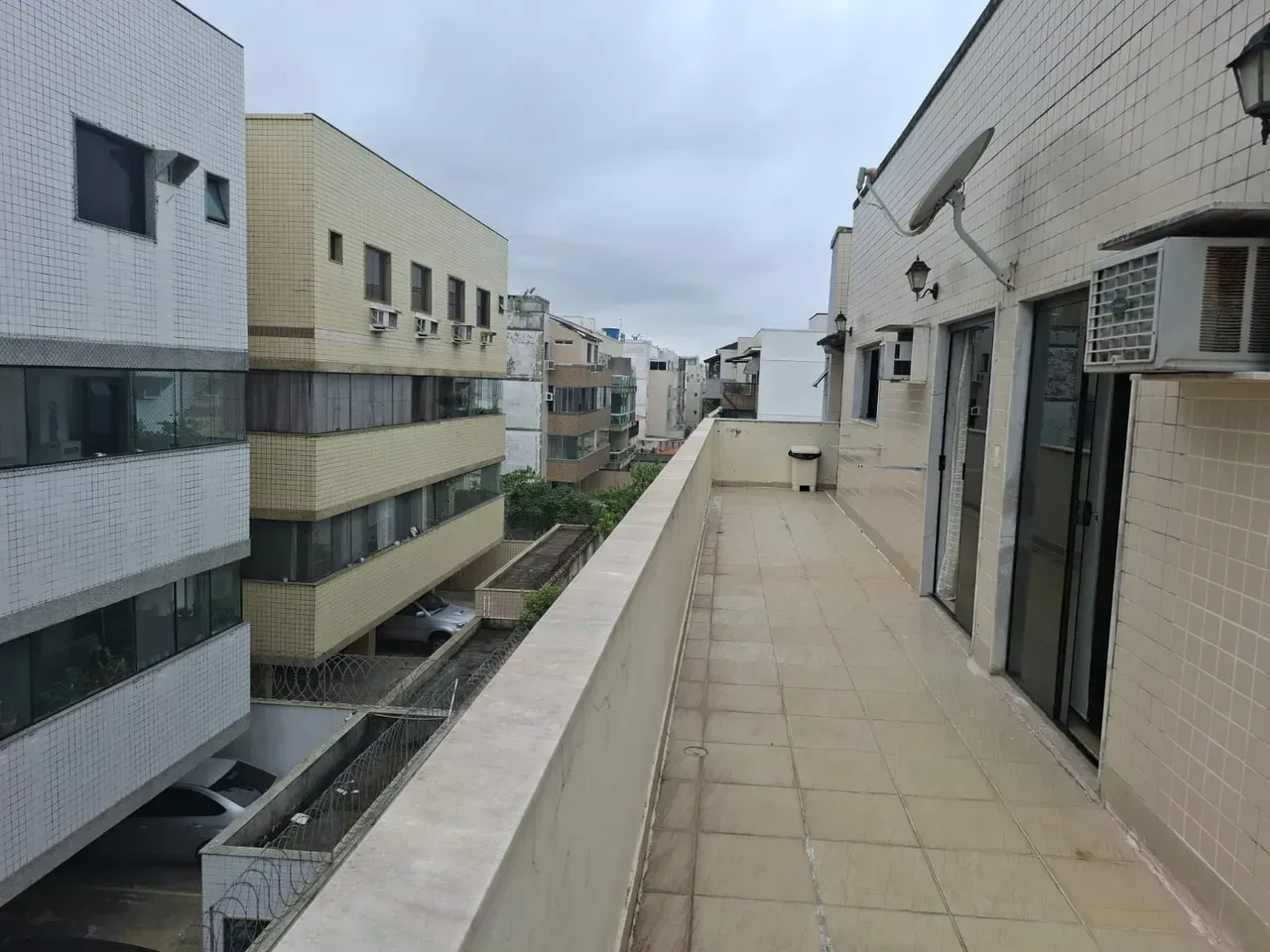 Furnished apartment with 3 bedrooms and 380 m² — photo 28