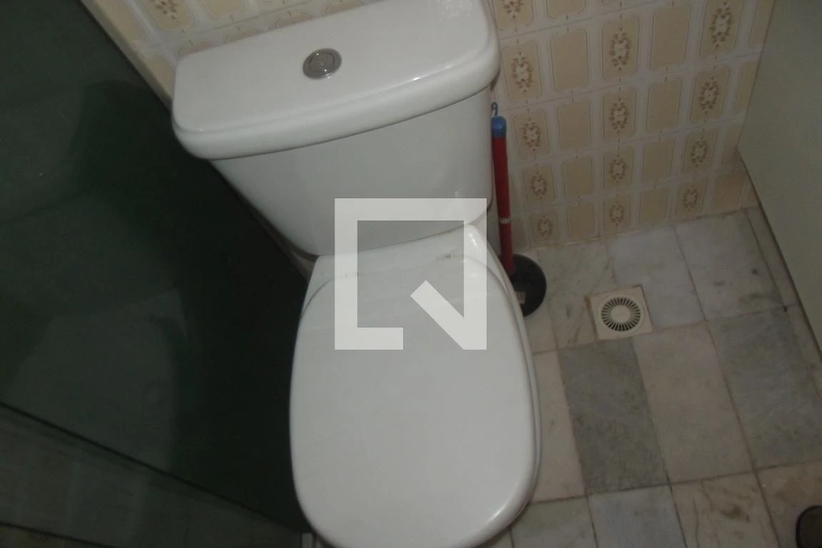Unfurnished 2-bedroom apartment with a suite bathroom — photo 51
