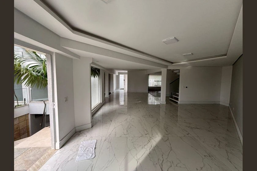 Unfurnished house with 3 bedrooms and private garden