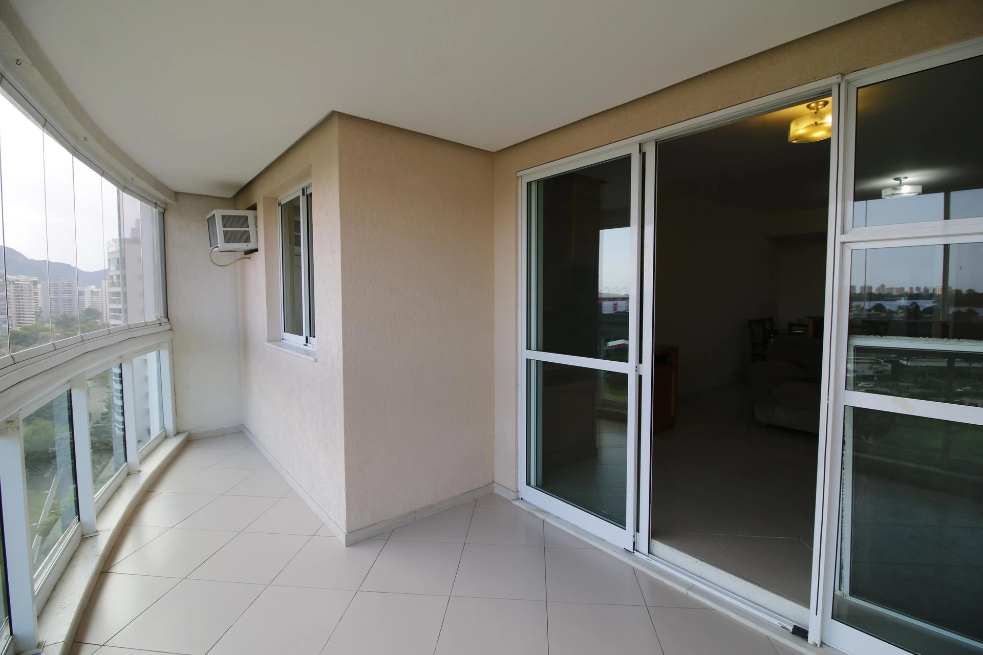 Робоче місце та 3 спальні: квартира 102 м² — photo 6
