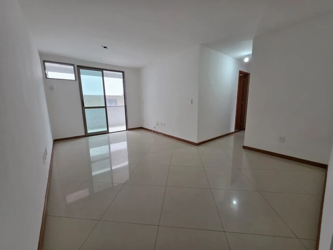 Квартира: 3 спальни, 1 со своей ванной, 83 м²