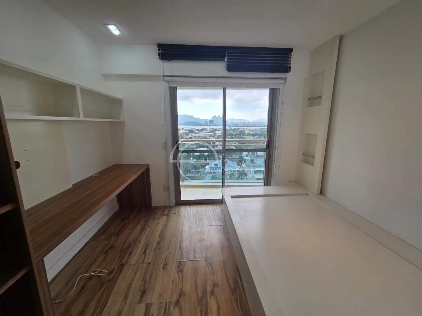 4-bedroom apartment with an enclosed gourmet balcony — photo 4