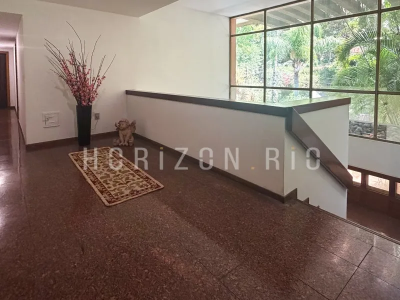 Furnished house, 800 m², with a bathtub — photo 55