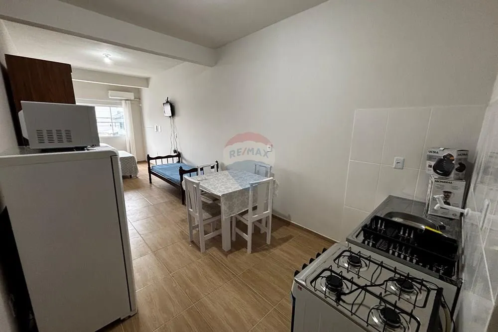 Kitnet mobiliada de 40 m² com 1 quarto e jardim privativo
