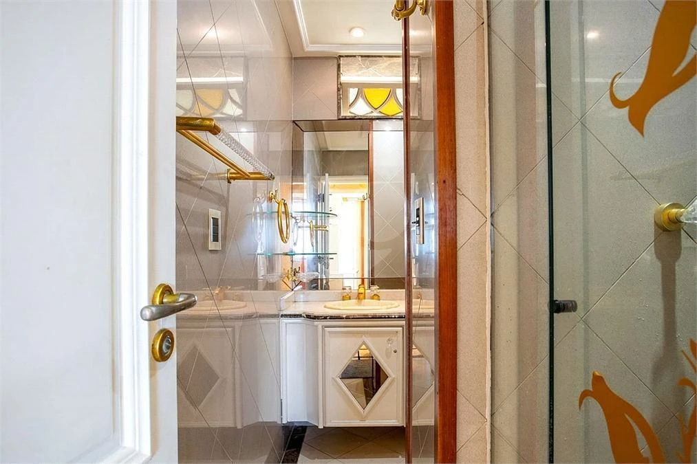 Furnished 127 m² apartment with 3 bedrooms and 3 baths — photo 21