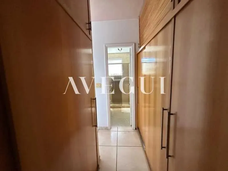 Furnished 4-bedroom apartment with a gas stove kitchen — photo 15
