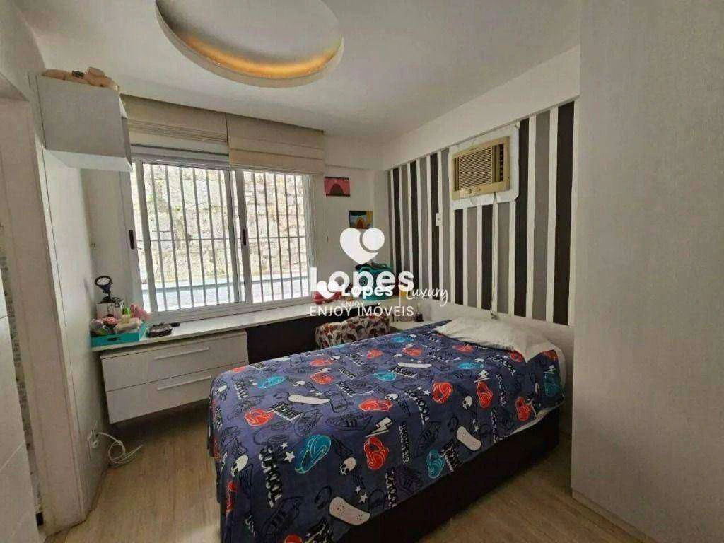 5-bedroom house with a glass-enclosed balcony — photo 27