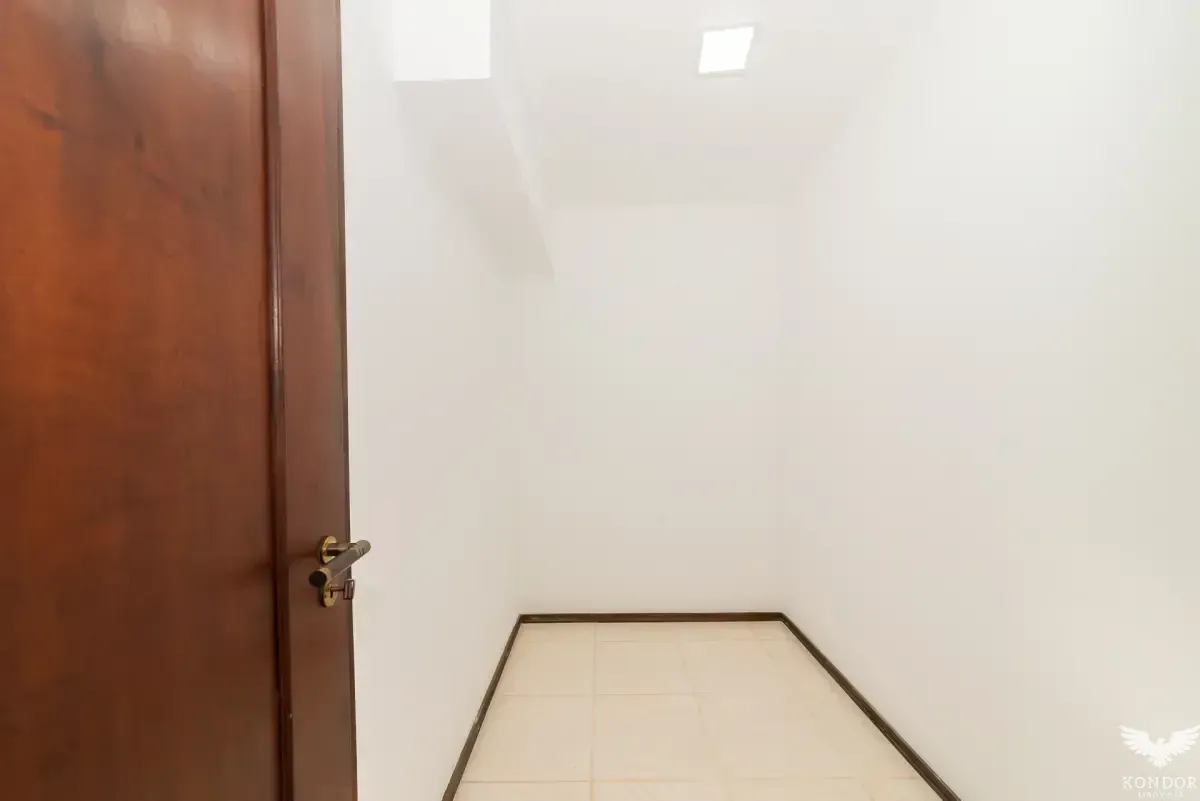 160 m² apartment with 3 bedrooms and 1 en-suite — photo 16