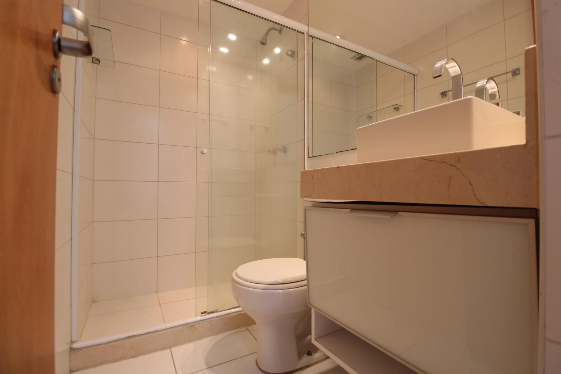 Apartment with 3 bedrooms and 2 bathrooms plus balcony — photo 31
