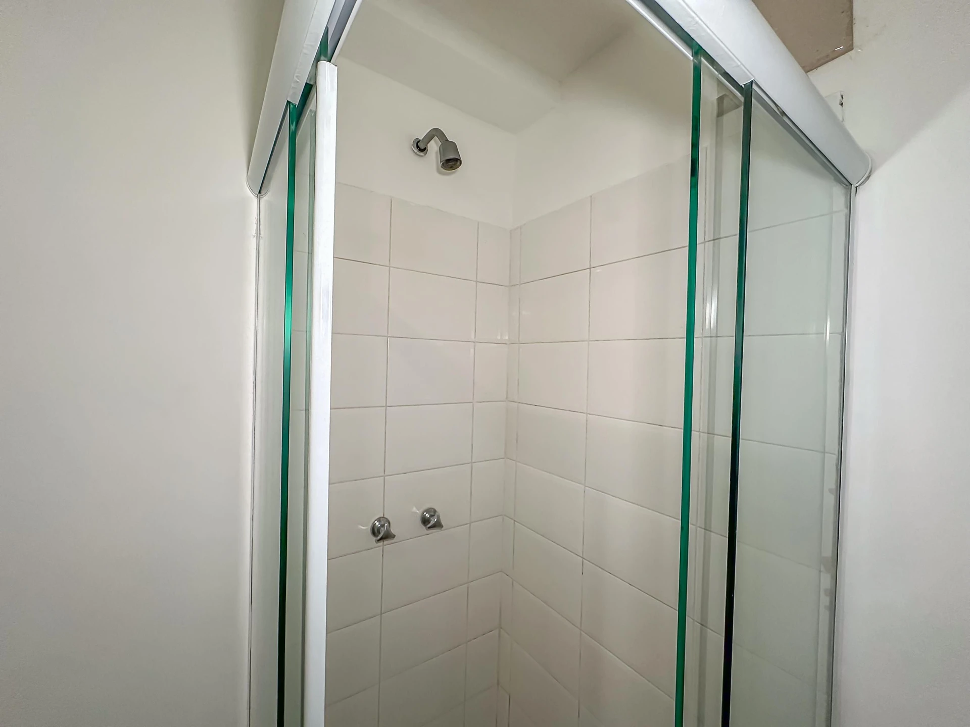Apartment with 3 bedrooms, 1 en-suite and separate kitchen — photo 46