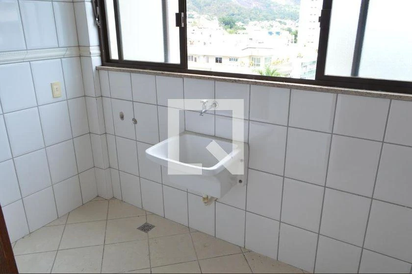 Apartment with 3 bedrooms, balcony and 130 m² — photo 18