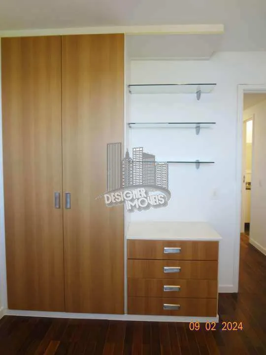 Balcony with a grill in a 3-bedroom apartment, 129 m² — photo 10