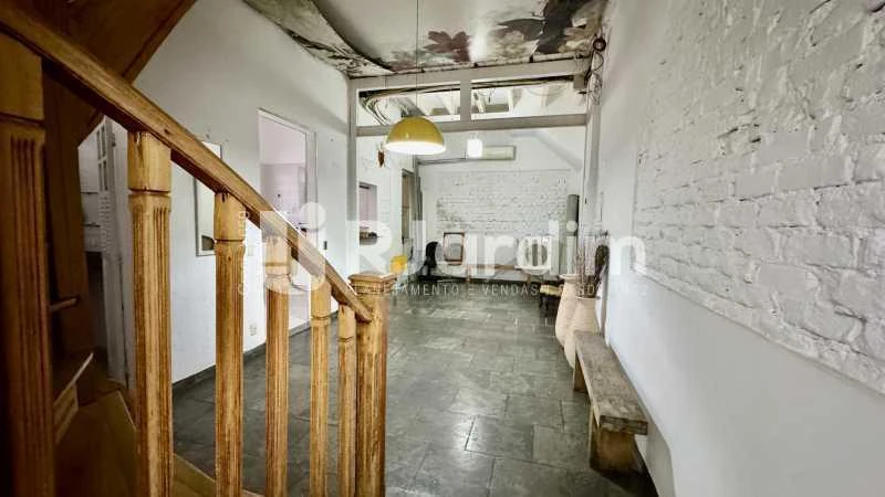 Casa sem mobília com 5 quartos e vaga para 4 carros — photo 21