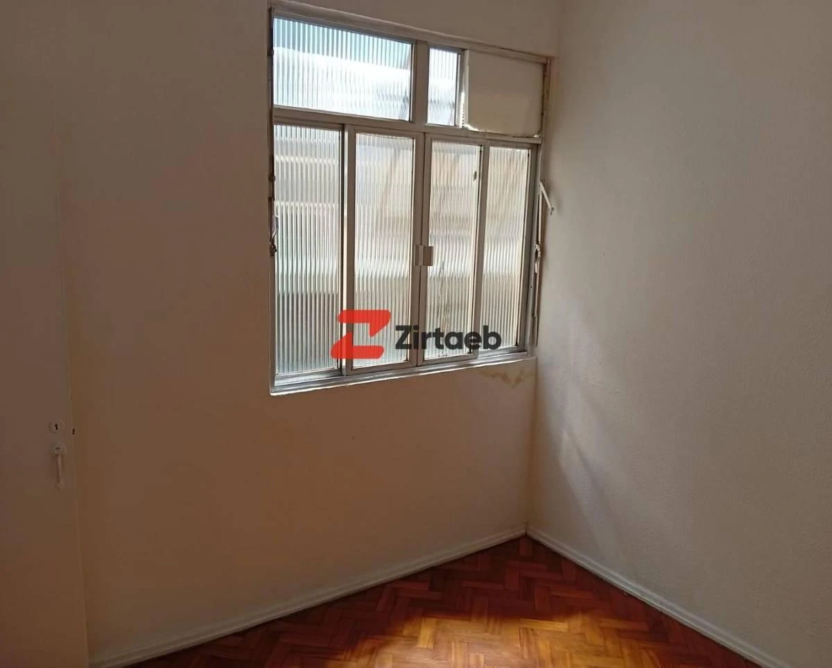2-bedroom apartment with wood or laminate floors — photo 3