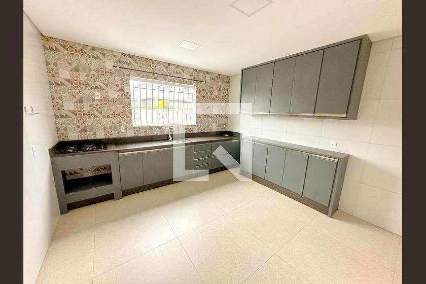 4-bedroom house, 3 with their own bathrooms, 194 m² — photo 3