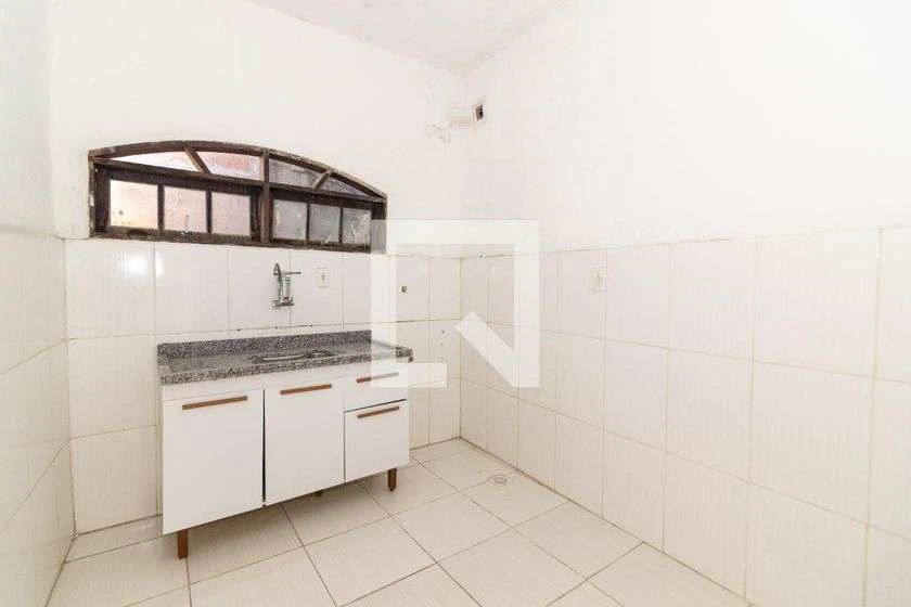Casa com 2 quartos e varanda