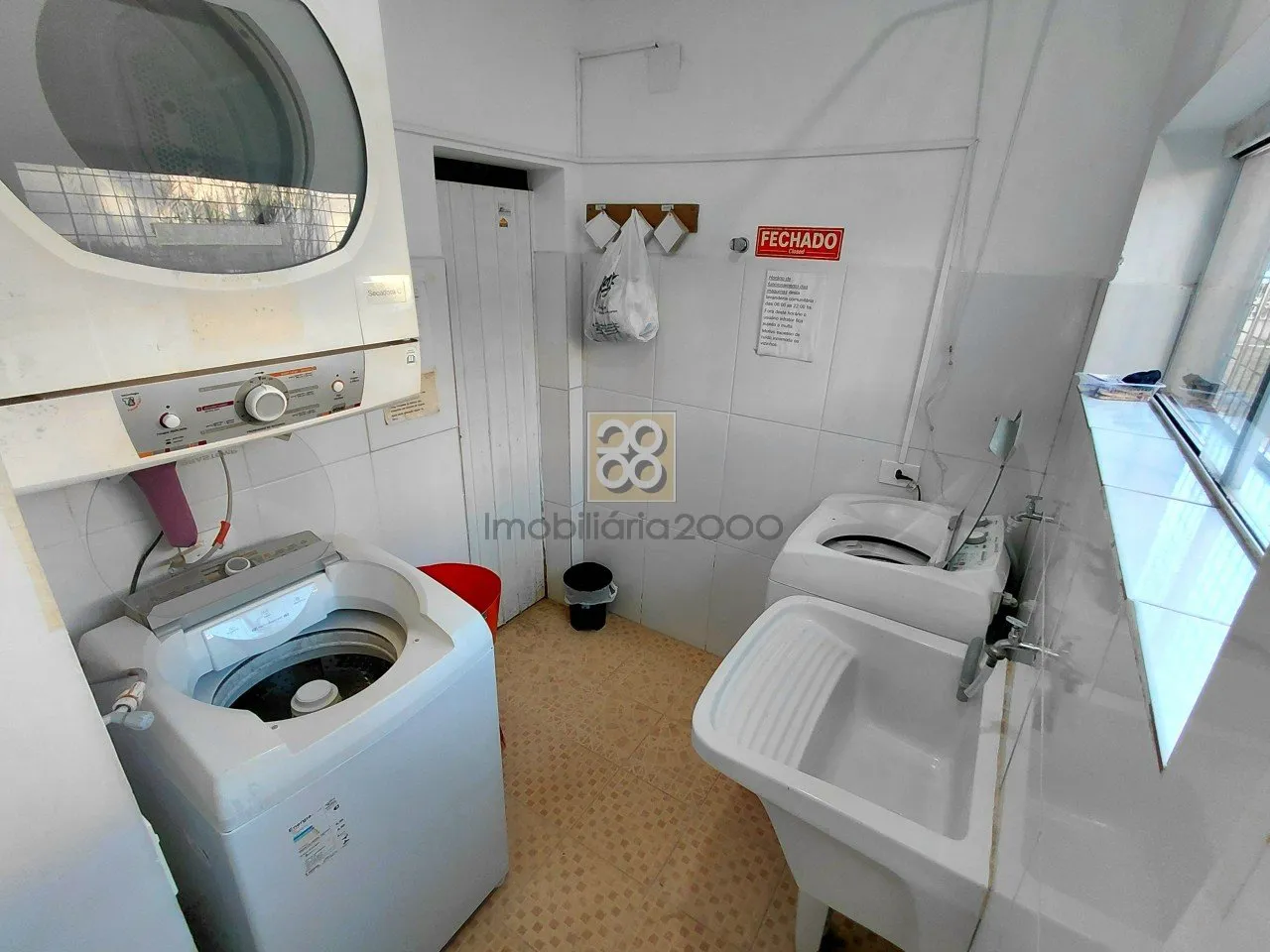 1-bedroom apartment with a compact kitchenette corner — photo 18