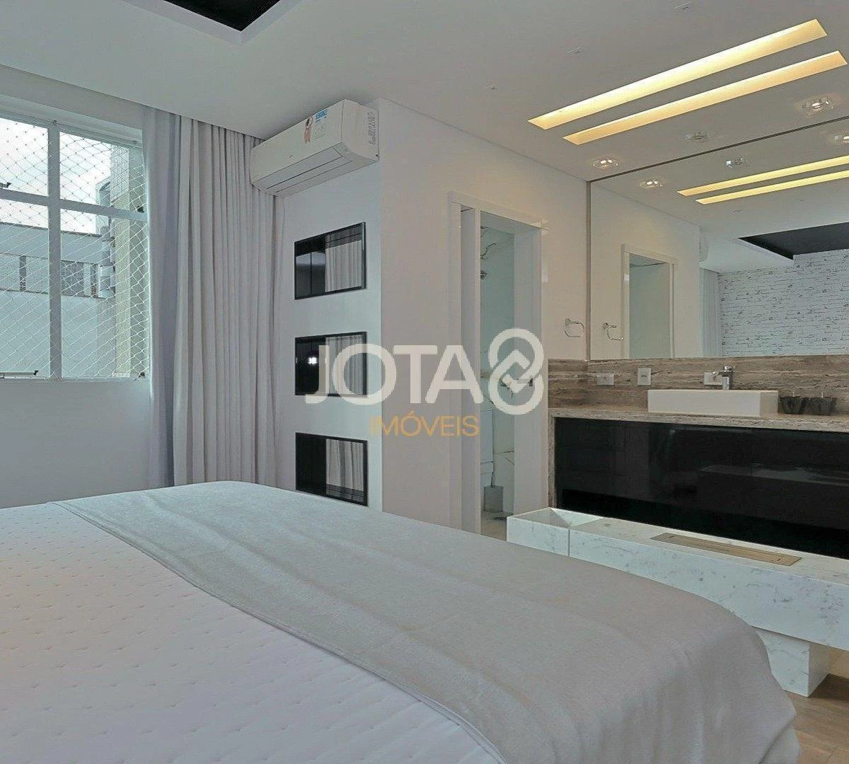 2-bedroom apartment in a building with a gym — photo 8
