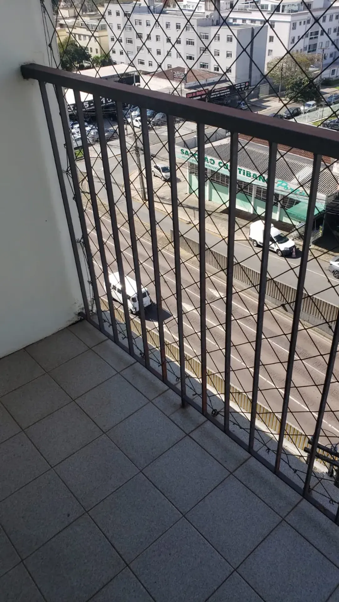 Apartamento com 2 quartos e box de vidro no banheiro — photo 24