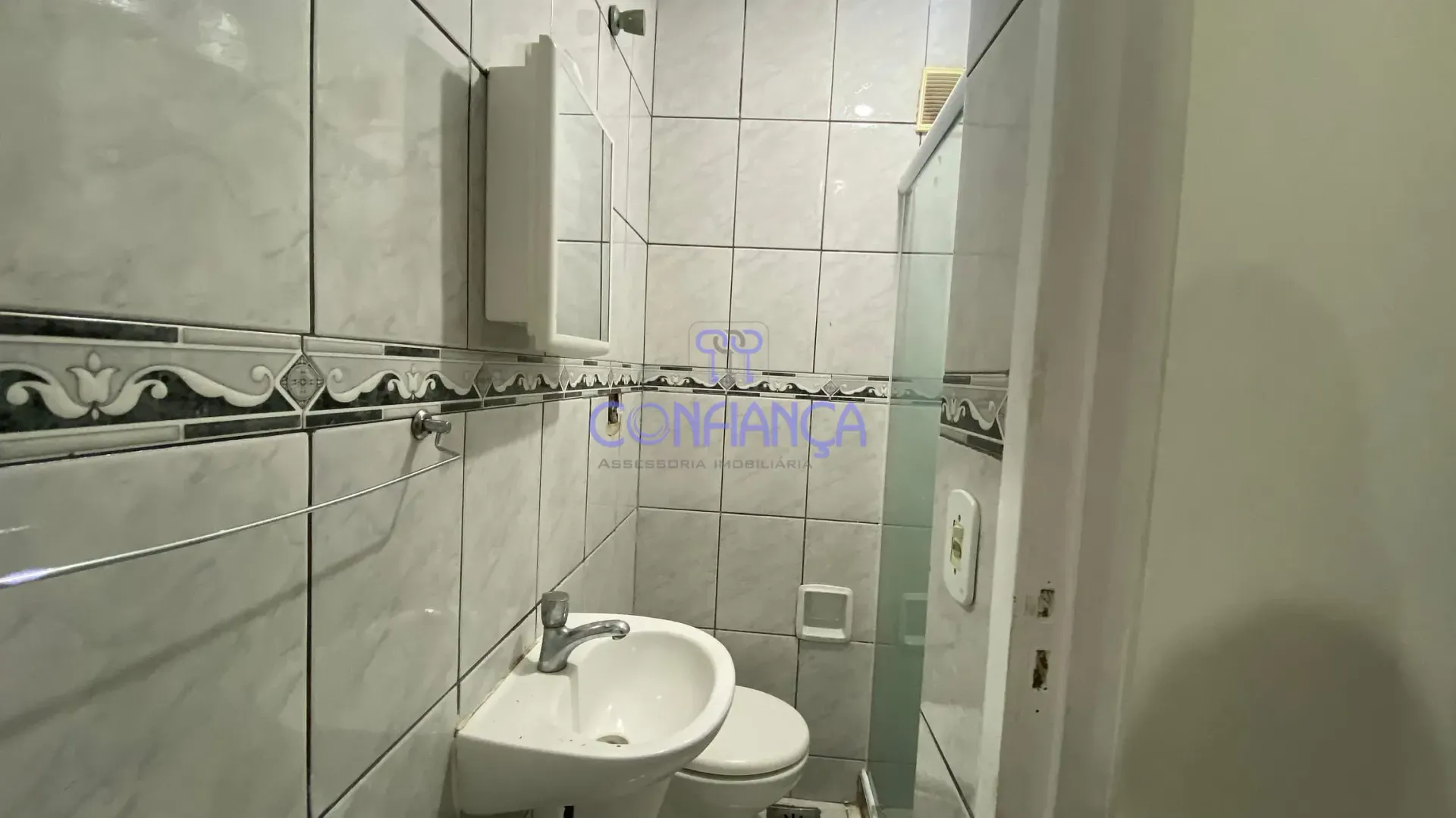 2-bedroom apartment with parking and glass shower — photo 8