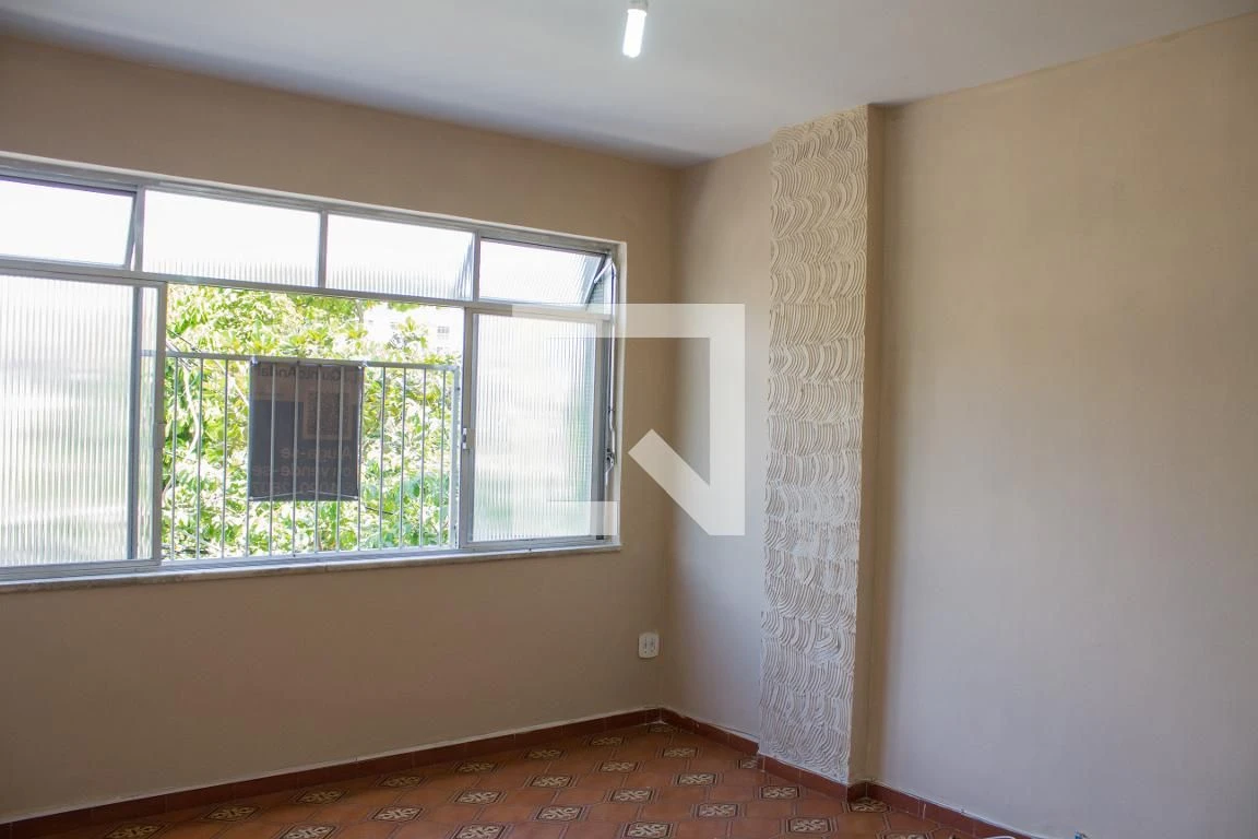 3-bedroom apartment with balcony and private outdoor space — photo 3