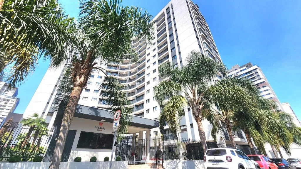 2-bedroom apartment with suite and glassed balcony — photo 42