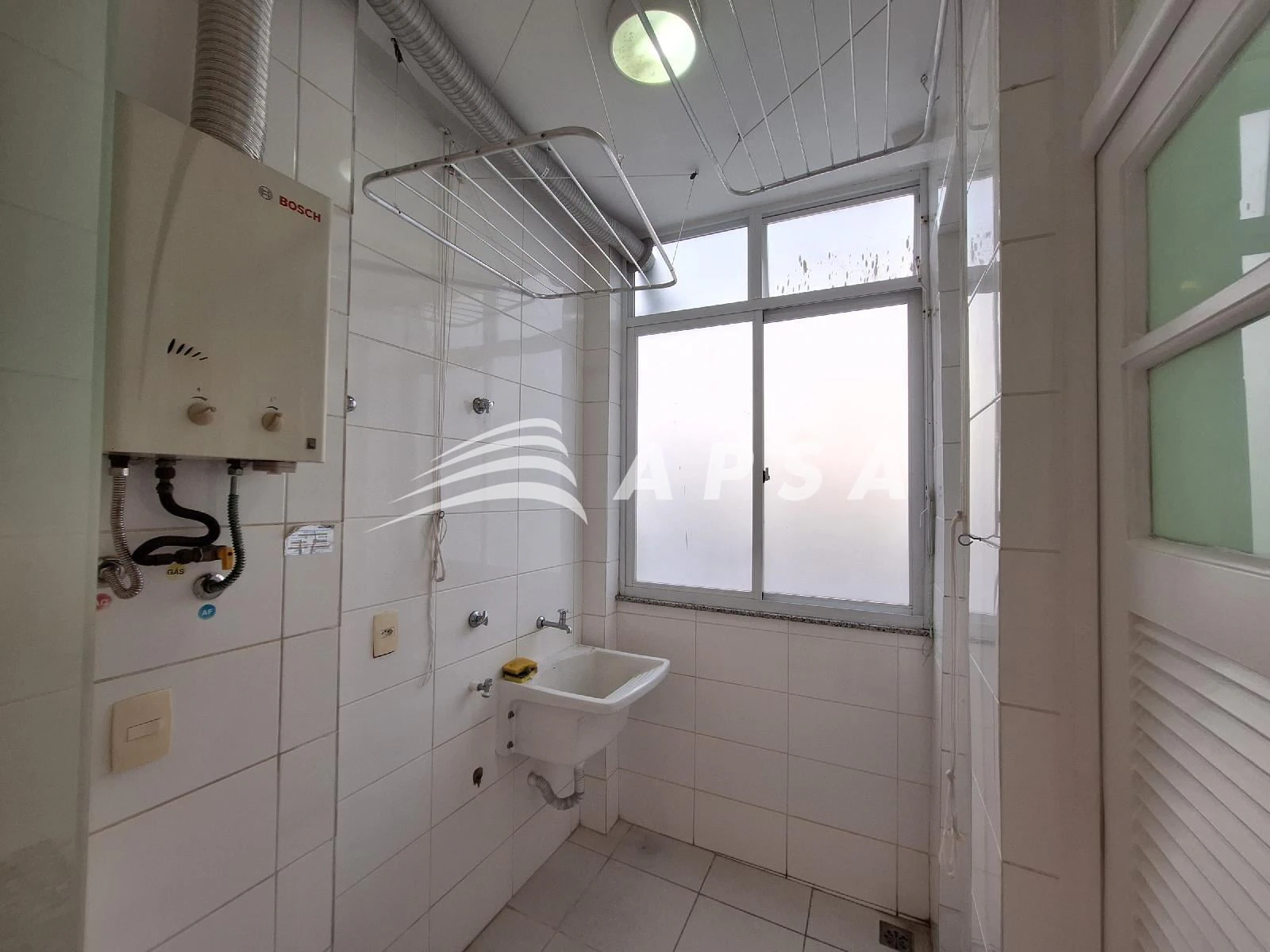 2-bedroom apartment with a mountain view — photo 4