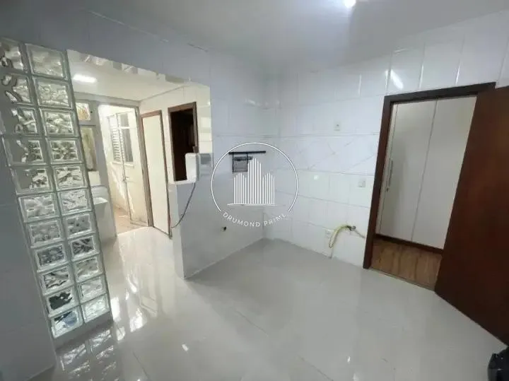 4-bedroom apartment in a building with a pool — photo 5