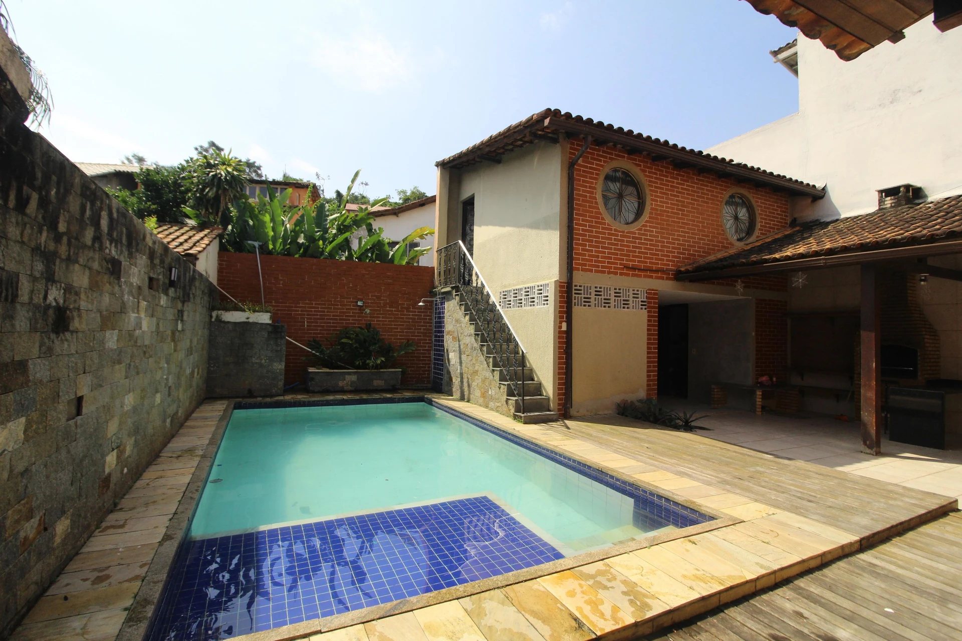 House, 450 m², with a grill on the balcony — photo 15