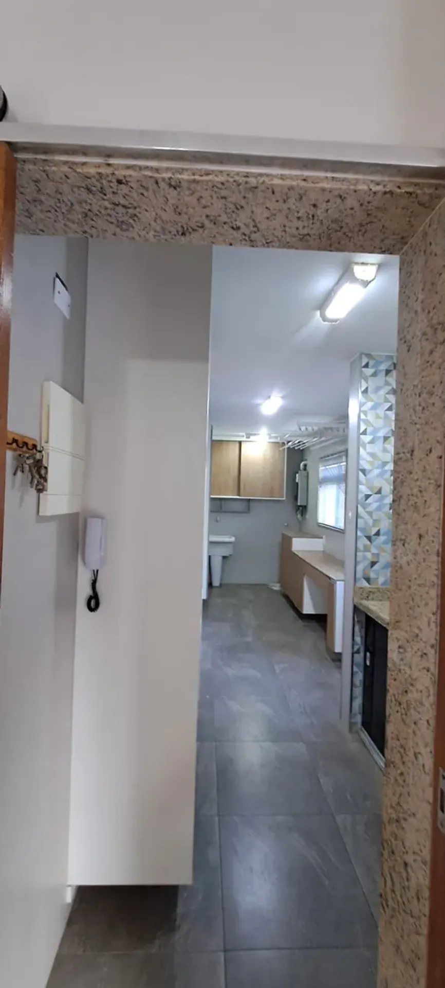 Wood or laminate floors in a 2-bedroom apartment, 88 m² — photo 21