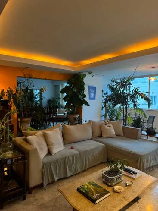 Apartamento de 484 m² com janelas do piso ao teto e banheira — photo 11