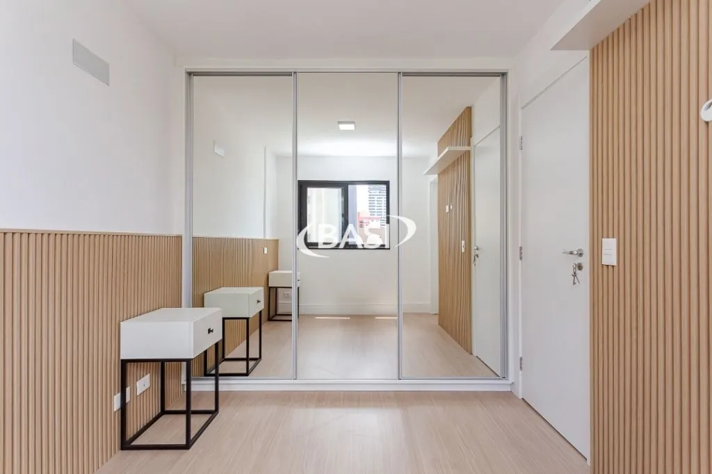 Glass-enclosed balcony in a 3-bedroom apartment, 80 m² — photo 35