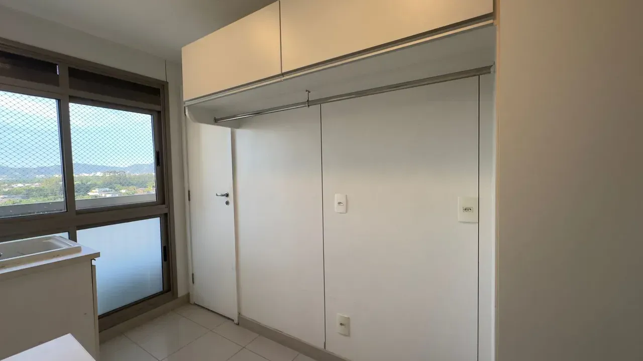 4-bedroom apartment with 5 bathrooms and open-plan gas kitchen — photo 17