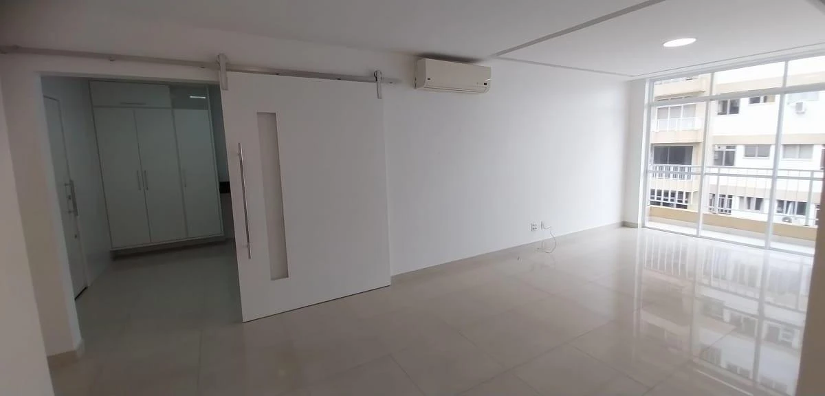 2-bedroom apartment with a mountain view — photo 2