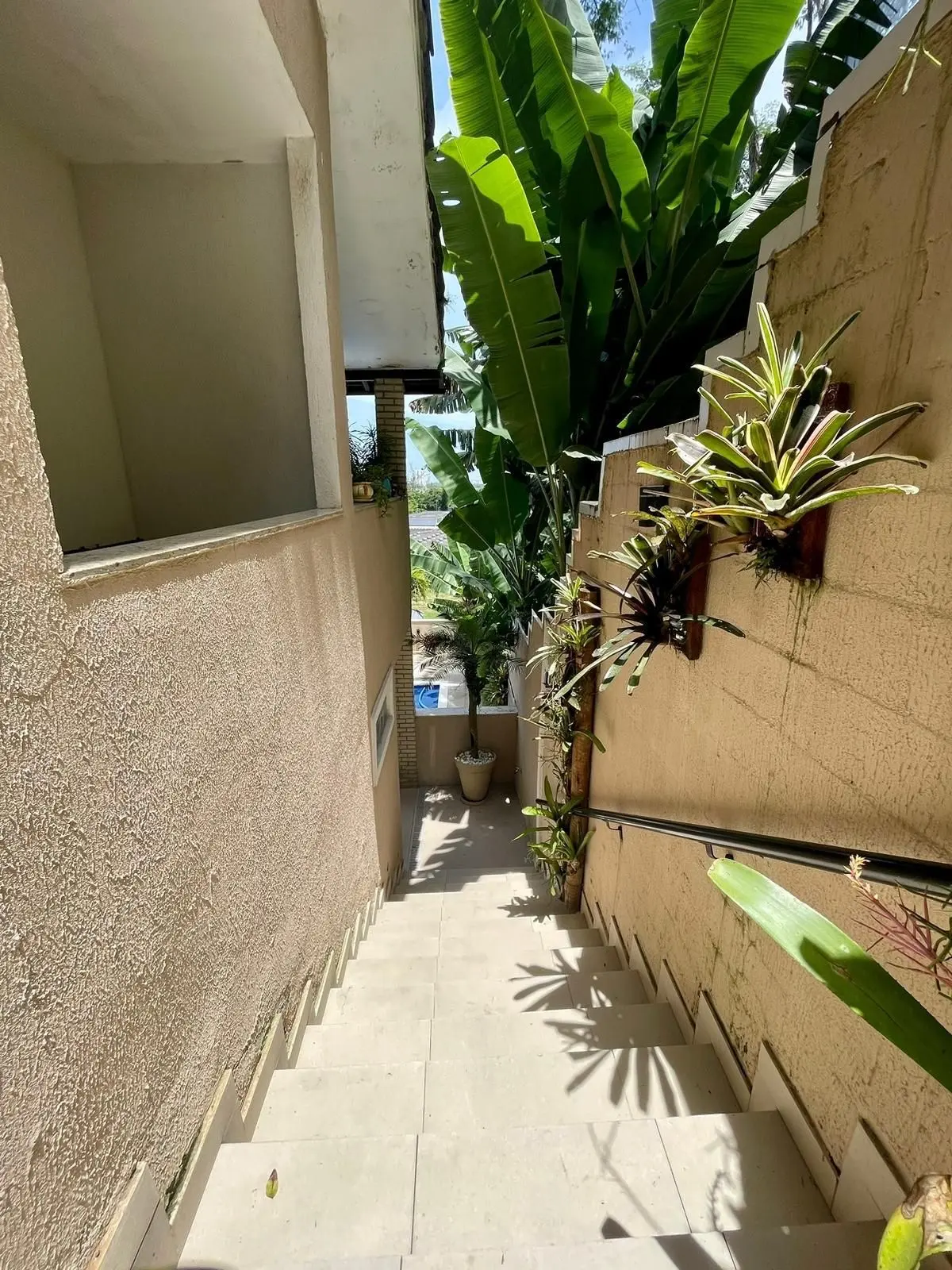 4-bedroom apartment with a grill on the balcony — photo 50