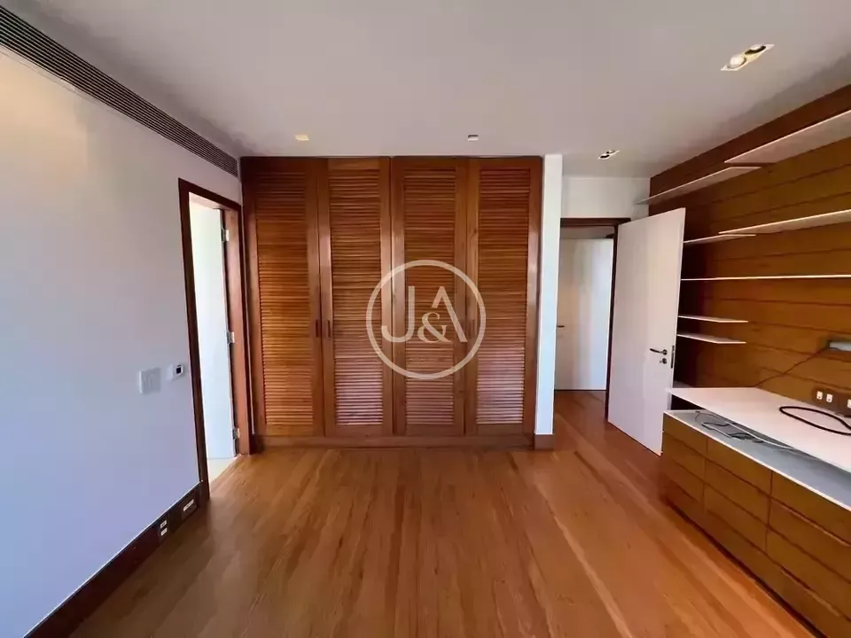 Water view in a 4-bedroom apartment, 838 m² — photo 15