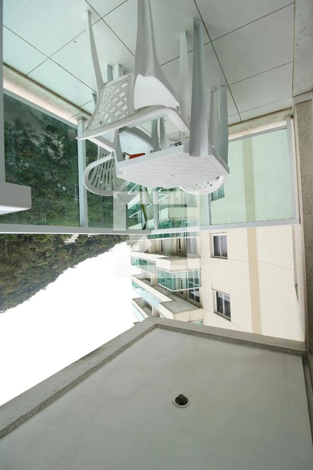 1-bedroom apartment with a glassed-in balcony — photo 34