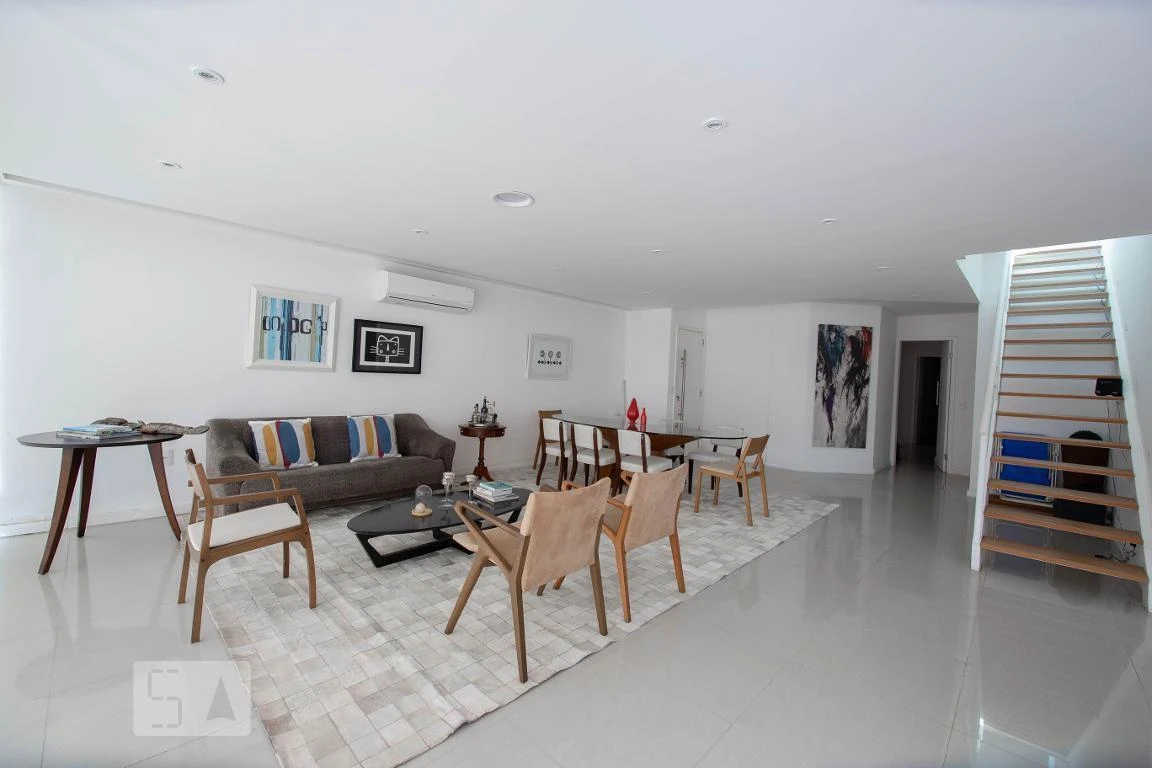 Furnished 400 m² apartment with an integrated kitchen
