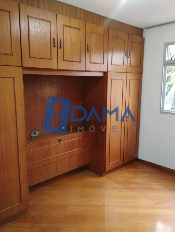 Wood or laminate floors in a 2-bedroom apartment, 79 m² — photo 4