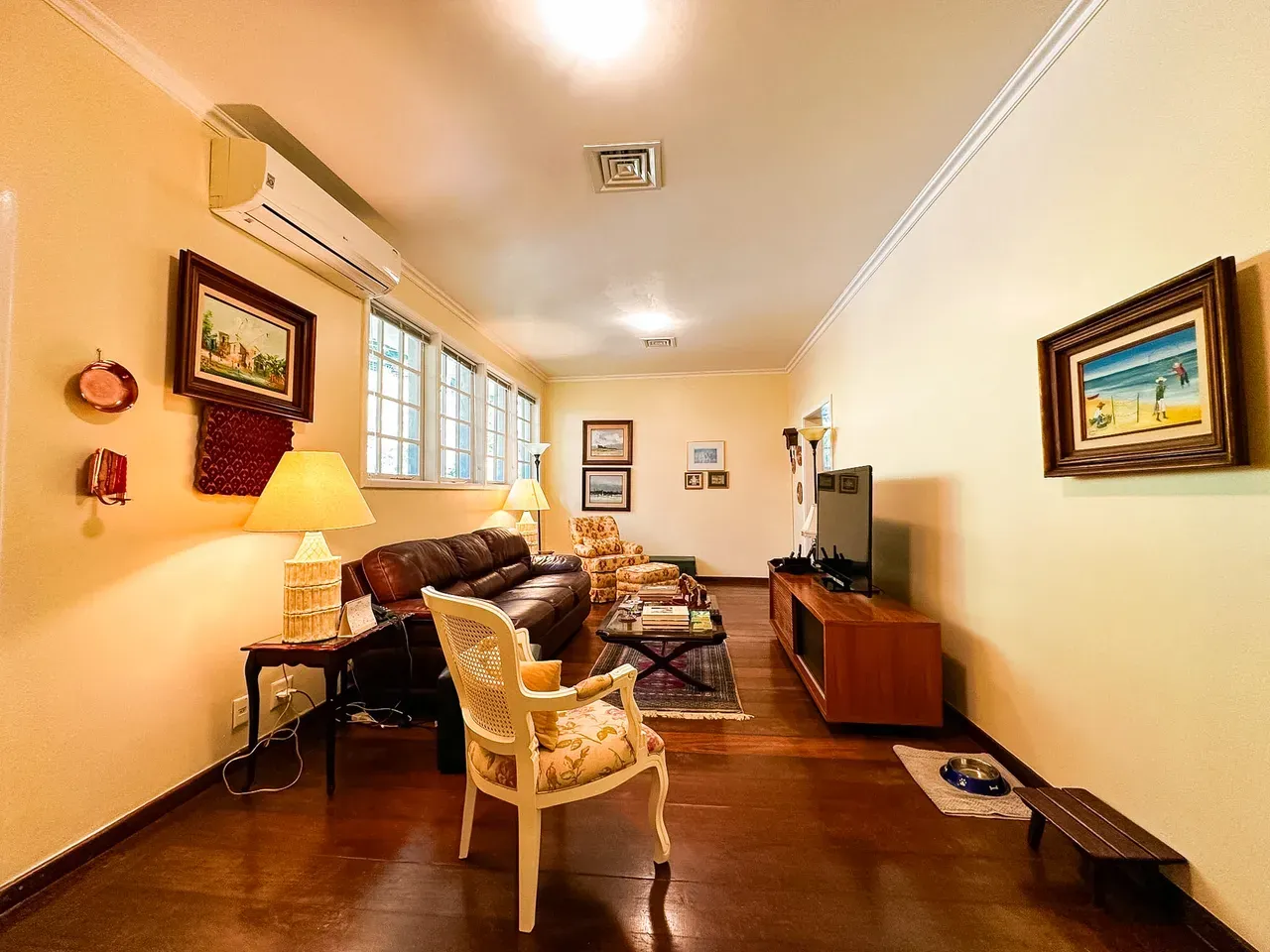 Furnished house with 4 bedrooms and 2993 m², 3 en-suites