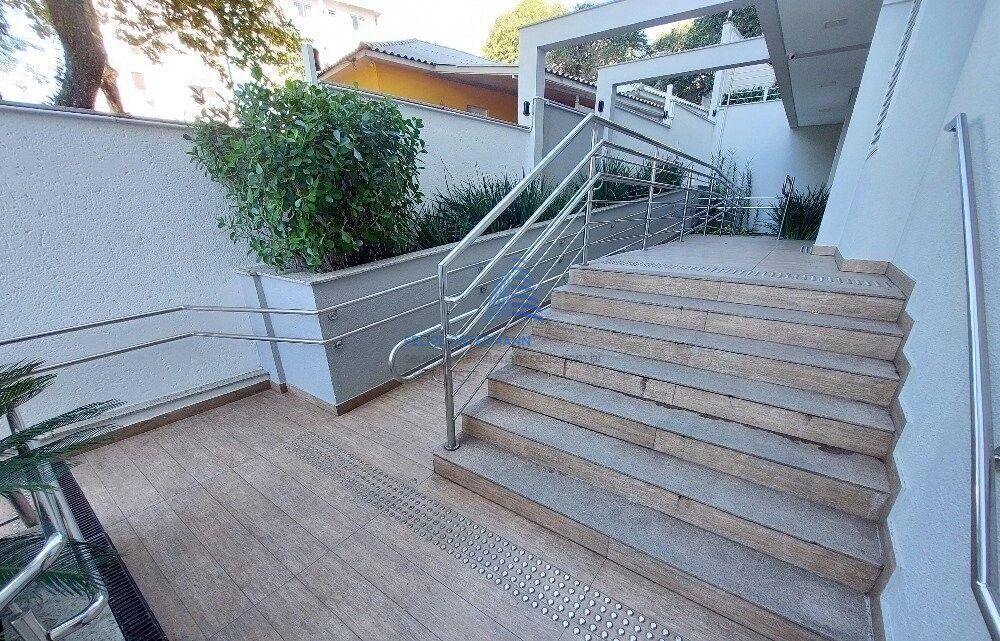 One-bedroom apartment with a glass-enclosed balcony — photo 36