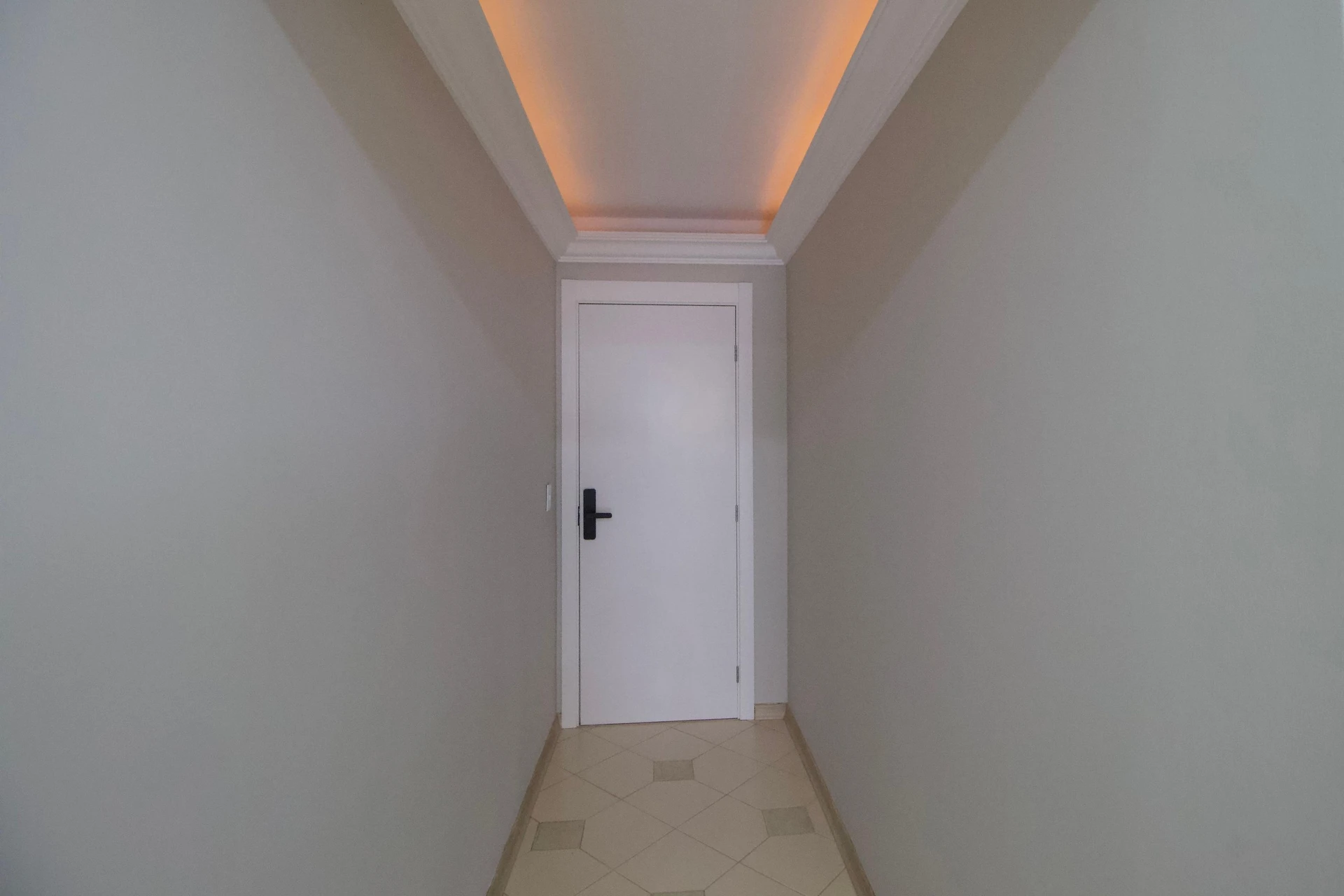 Walk-in closet in a 2-bedroom apartment, 47 m² — photo 34