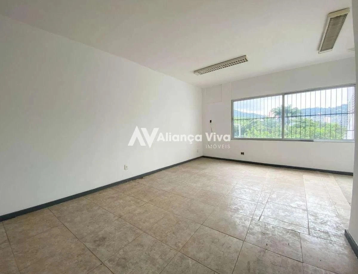 Casa, 824 m², com janelas do piso ao teto — photo 8
