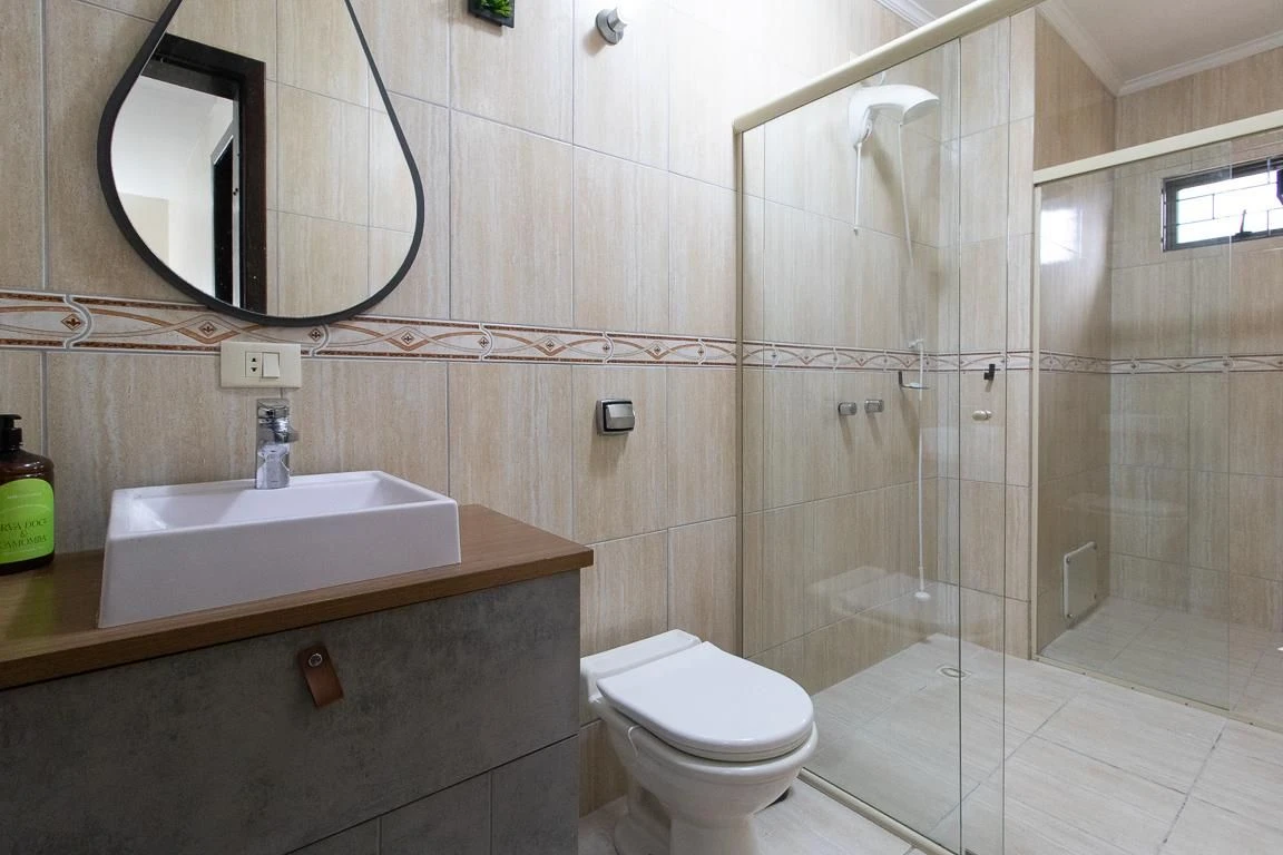 3-bedroom house with a bathtub in Curitiba — photo 28