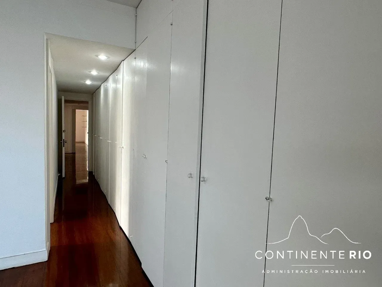 Apartamento con 4 dormitorios y balcón acristalado — photo 14