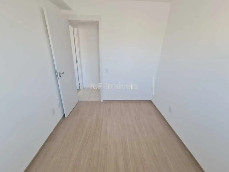2-bedroom apartment with a glass-enclosed shower — photo 10