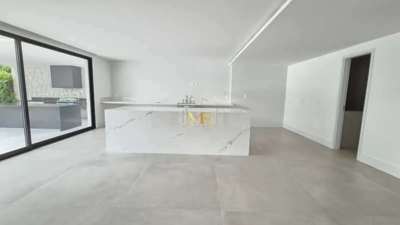 Triplex house with 6 en-suite bedrooms and 9 bathrooms — photo 21